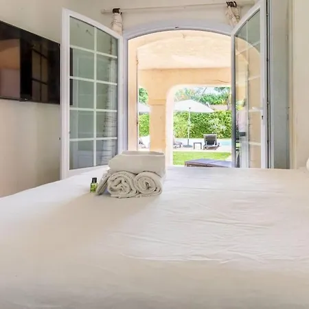 St-tropez/ramatuelle : 5br Avec Piscine * Сен-Тропе